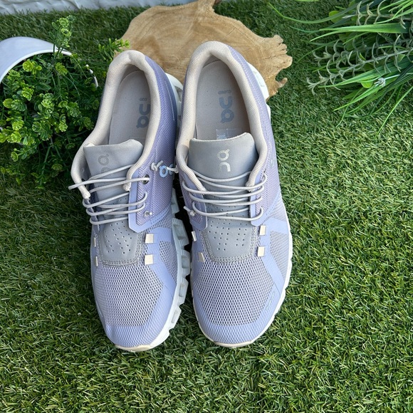 On Running On Cloud 5 Color: Nimbus/Alloy women 9.5 gently used - Picture 13 of 16